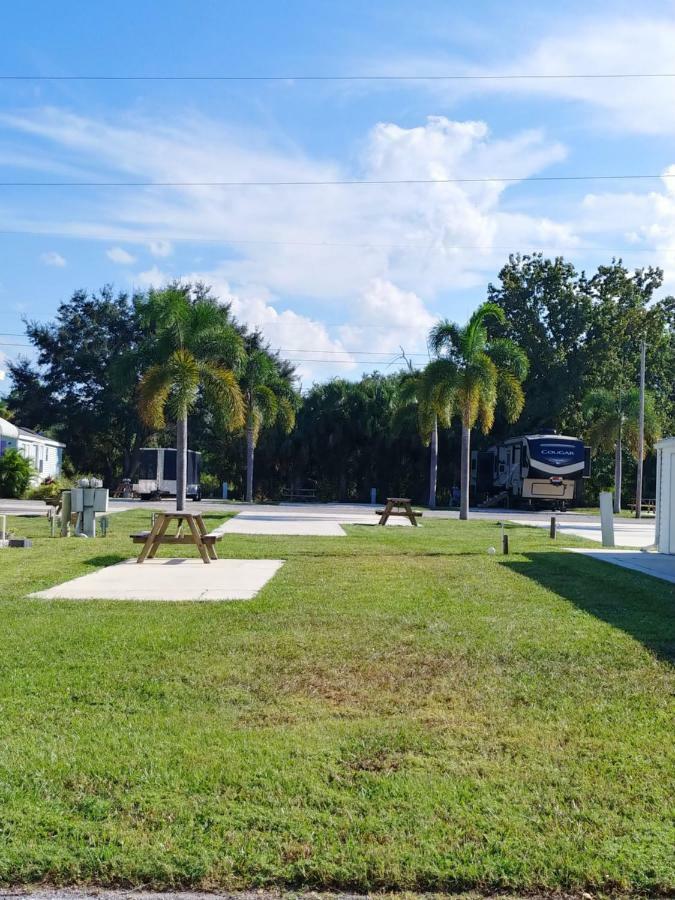 Upriver Rv Resort North Fort Myers Exterior photo